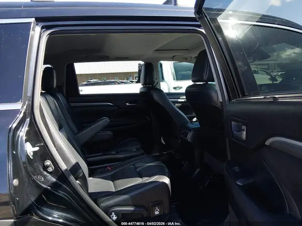 5TDKZRFH1HS215203 2017 TOYOTA HIGHLANDER - Image 8