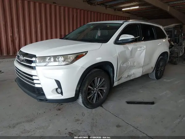 5TDKZRFH1HS218294 2017 TOYOTA HIGHLANDER - Image 2