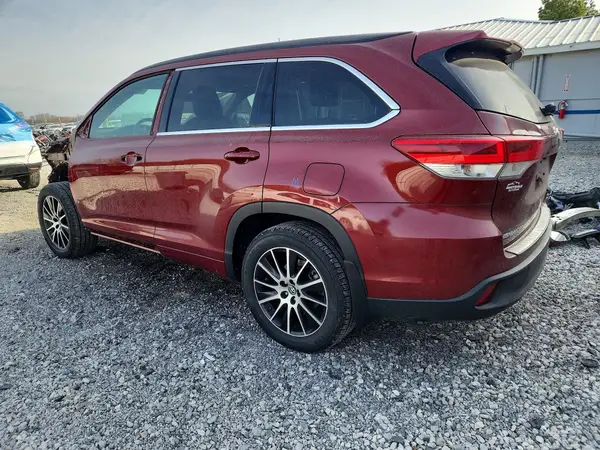5TDKZRFH1HS221373 2017 TOYOTA HIGHLANDER - Image 2