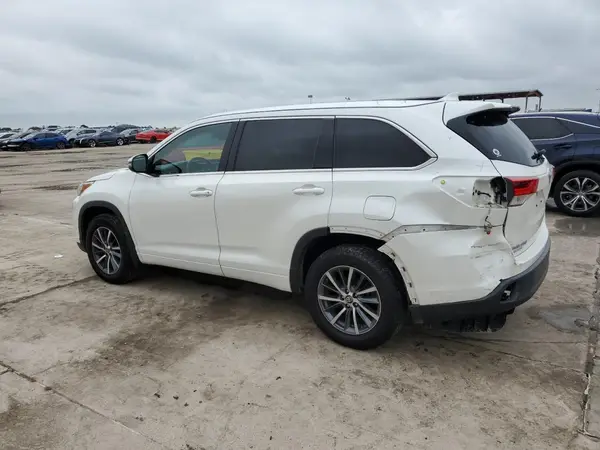5TDKZRFH1HS509555 2017 TOYOTA HIGHLANDER - Image 2