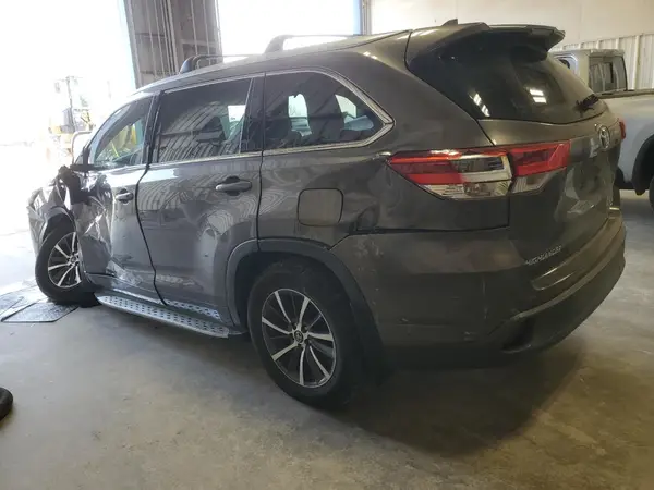 5TDKZRFH1HS511984 2017 TOYOTA HIGHLANDER - Image 2