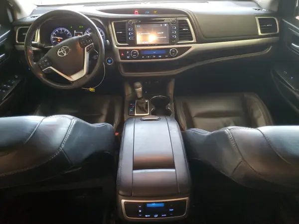 5TDKZRFH1HS511984 2017 TOYOTA HIGHLANDER - Image 8