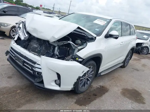 5TDKZRFH1HS513136 2017 TOYOTA HIGHLANDER - Image 2
