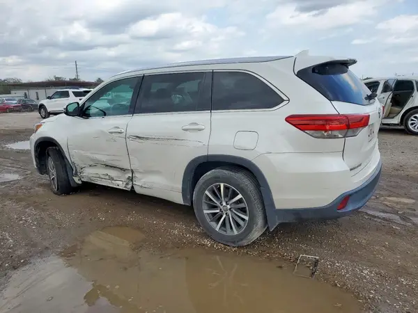 5TDKZRFH1HS515503 2017 TOYOTA HIGHLANDER - Image 2