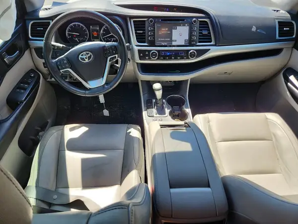5TDKZRFH1HS517977 2017 TOYOTA HIGHLANDER - Image 8