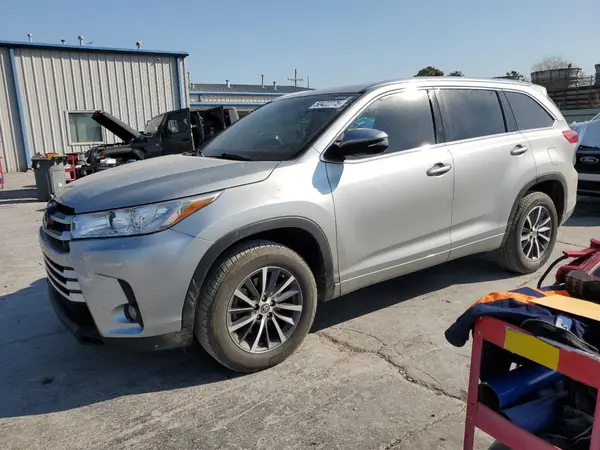 5TDKZRFH1HS518157 2017 TOYOTA HIGHLANDER - Image 1