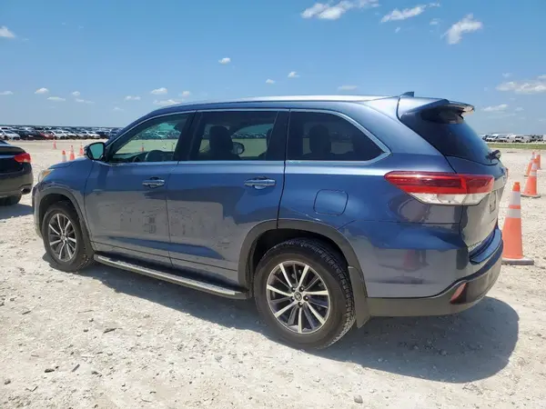 5TDKZRFH1HS519079 2017 TOYOTA HIGHLANDER - Image 2