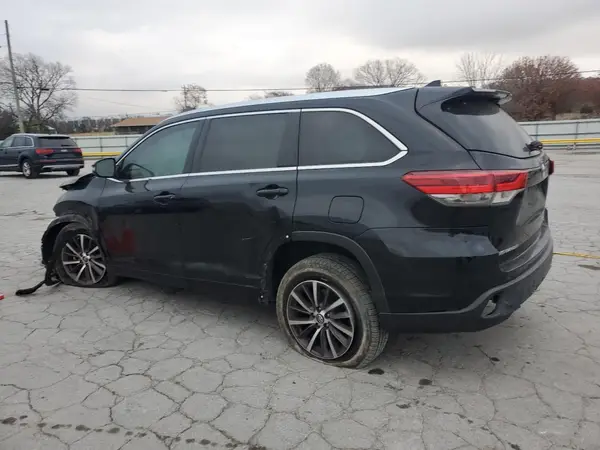 5TDKZRFH1HS519602 2017 TOYOTA HIGHLANDER - Image 2