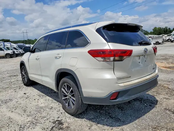 5TDKZRFH1HS519857 2017 TOYOTA HIGHLANDER - Image 2