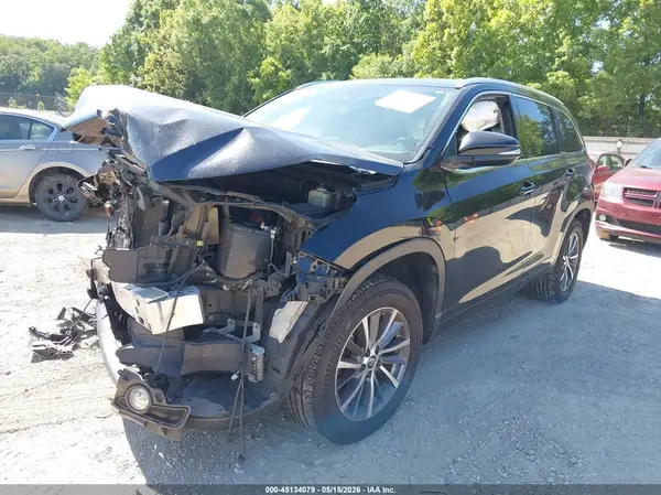 5TDKZRFH1HS522077 2017 TOYOTA HIGHLANDER - Image 2