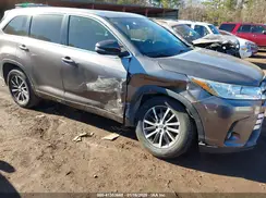 5TDKZRFH1HS522161 2017 TOYOTA HIGHLANDER
