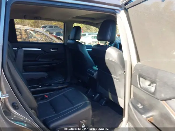 5TDKZRFH1HS522161 2017 TOYOTA HIGHLANDER - Image 8