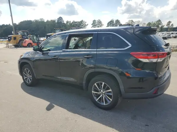 5TDKZRFH1HS522399 2017 TOYOTA HIGHLANDER - Image 2