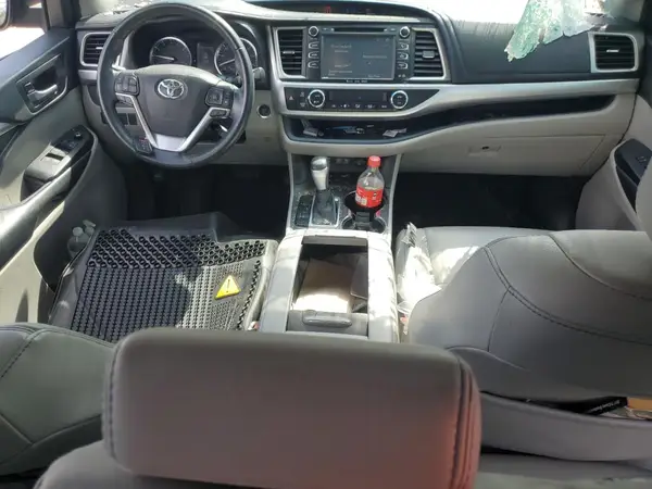 5TDKZRFH1HS522399 2017 TOYOTA HIGHLANDER - Image 8