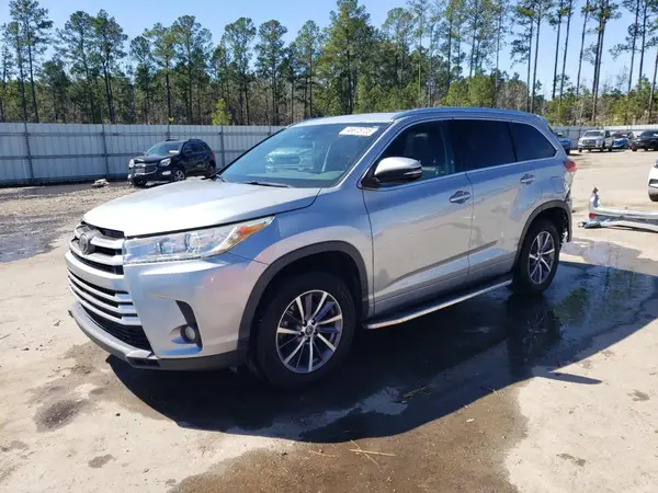 5TDKZRFH1HS523116 2017 TOYOTA HIGHLANDER - Image 1