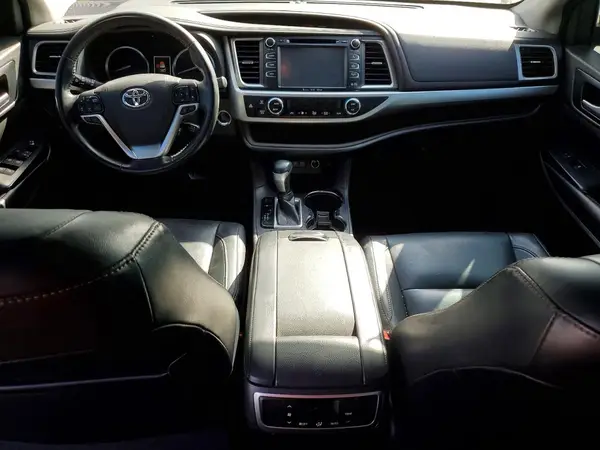 5TDKZRFH1HS523942 2017 TOYOTA HIGHLANDER - Image 8