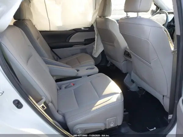 5TDKZRFH1HS523956 2017 TOYOTA HIGHLANDER - Image 8