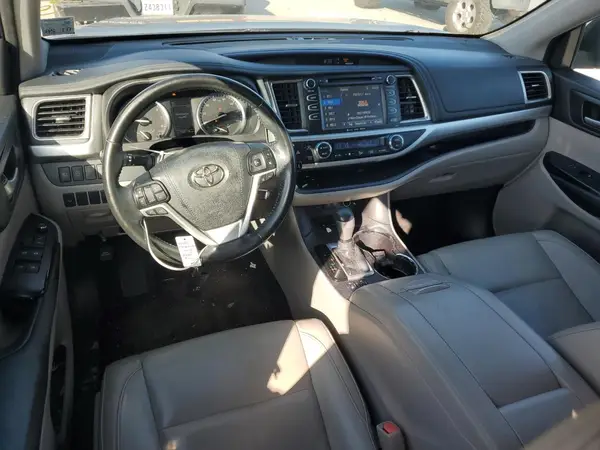 5TDKZRFH1HS524539 2017 TOYOTA HIGHLANDER - Image 8