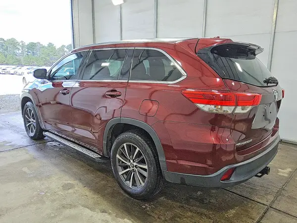 5TDKZRFH1JS237630 2018 TOYOTA HIGHLANDER - Image 2