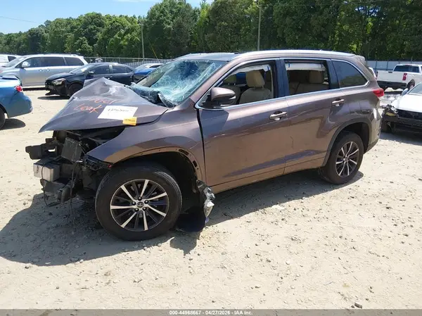 5TDKZRFH1JS247509 2018 TOYOTA HIGHLANDER - Image 2