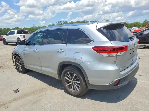 5TDKZRFH1JS260809 2018 TOYOTA HIGHLANDER - Image 2