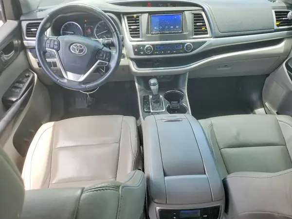 5TDKZRFH1JS260809 2018 TOYOTA HIGHLANDER - Image 8