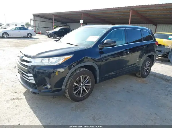 5TDKZRFH1JS263175 2018 TOYOTA HIGHLANDER - Image 2