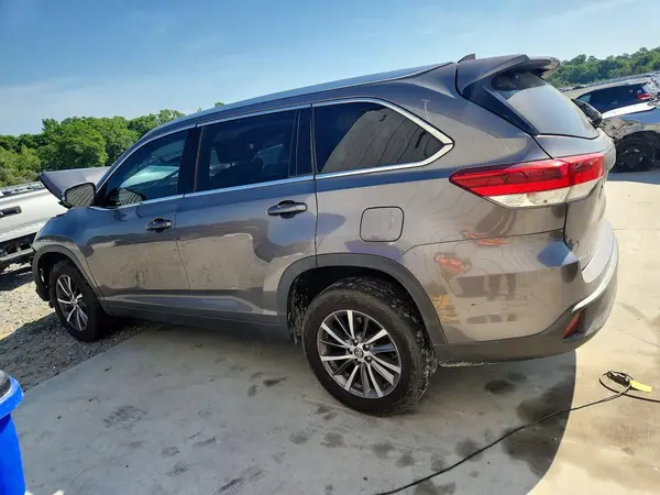 5TDKZRFH1JS265475 2018 TOYOTA HIGHLANDER - Image 2