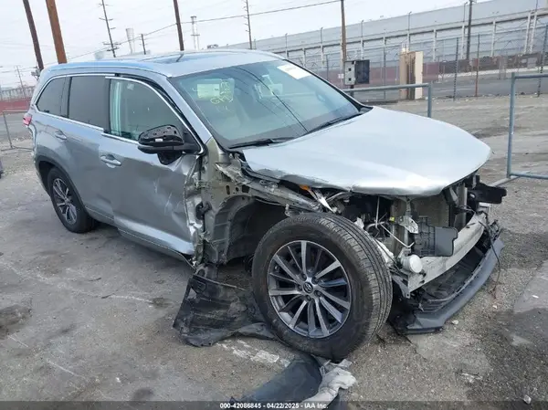 5TDKZRFH1JS266867 2018 TOYOTA HIGHLANDER - Image 1