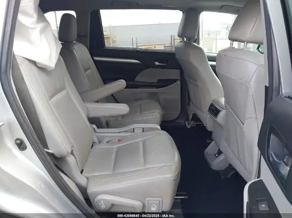 5TDKZRFH1JS266867 2018 TOYOTA HIGHLANDER - Image 8
