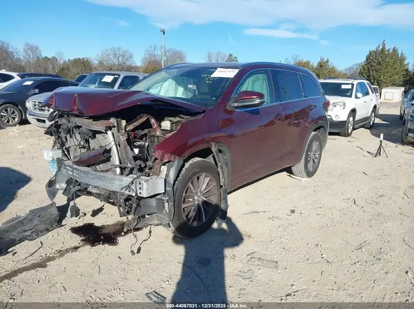 5TDKZRFH1JS276685 2018 TOYOTA HIGHLANDER - Image 2