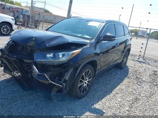 5TDKZRFH1JS279277 2018 TOYOTA HIGHLANDER - Image 2