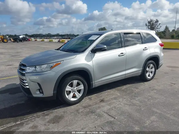 5TDKZRFH1JS280168 2018 TOYOTA HIGHLANDER - Image 2