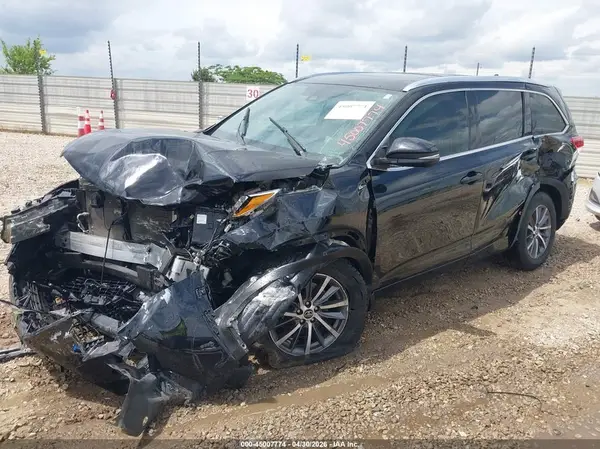 5TDKZRFH1JS287864 2018 TOYOTA HIGHLANDER - Image 2