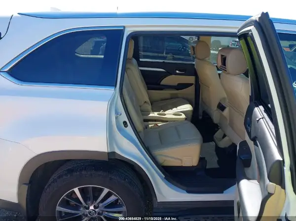 5TDKZRFH1JS527401 2018 TOYOTA HIGHLANDER - Image 8