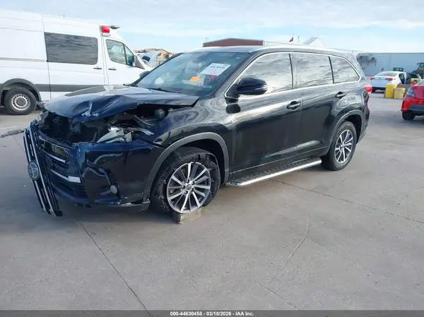 5TDKZRFH1JS529343 2018 TOYOTA HIGHLANDER - Image 2