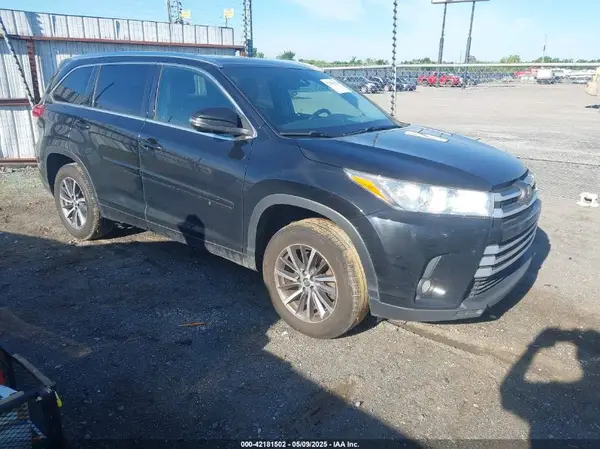 5TDKZRFH1JS529875 2018 TOYOTA HIGHLANDER - Image 1