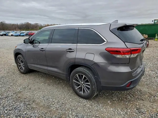 5TDKZRFH1JS531934 2018 TOYOTA HIGHLANDER - Image 2
