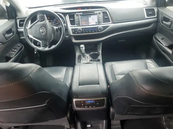 5TDKZRFH1JS532632 2018 TOYOTA HIGHLANDER - Image 8