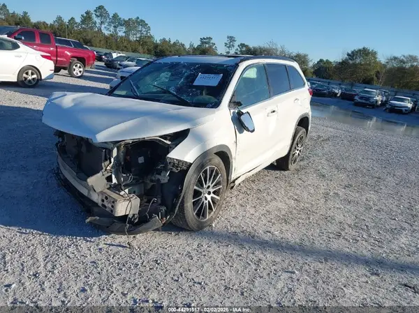 5TDKZRFH1JS533568 2018 TOYOTA HIGHLANDER - Image 2