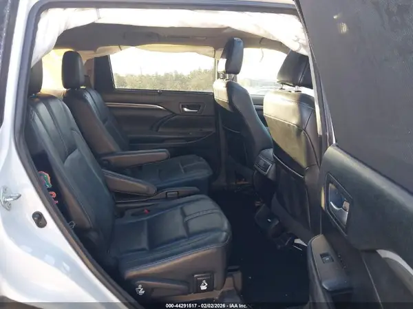 5TDKZRFH1JS533568 2018 TOYOTA HIGHLANDER - Image 8