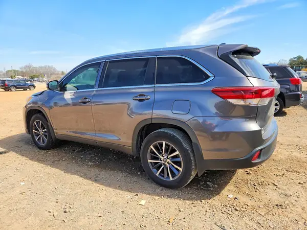 5TDKZRFH1JS536387 2018 TOYOTA HIGHLANDER - Image 2