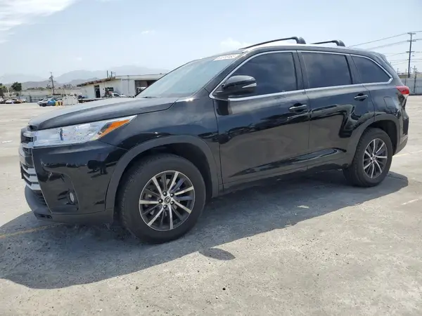 5TDKZRFH1JS537037 2018 TOYOTA HIGHLANDER - Image 1