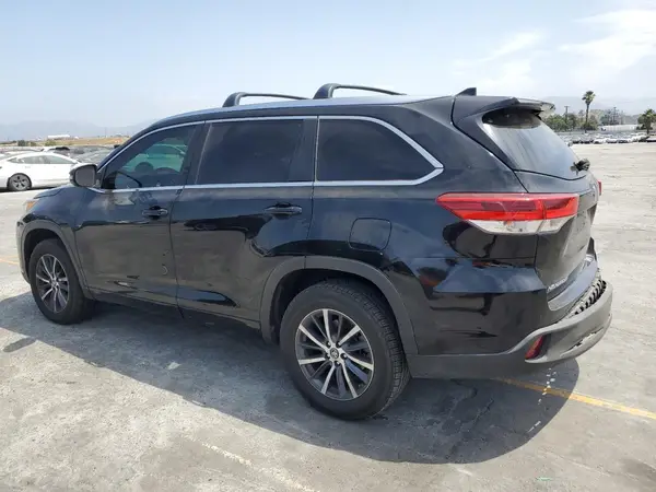 5TDKZRFH1JS537037 2018 TOYOTA HIGHLANDER - Image 2
