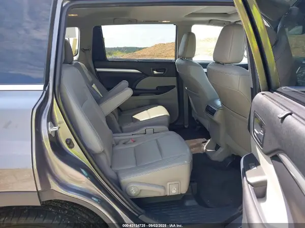 5TDKZRFH1JS539077 2018 TOYOTA HIGHLANDER - Image 8