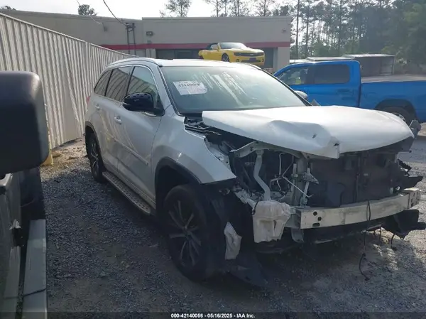 5TDKZRFH1JS540164 2018 TOYOTA HIGHLANDER - Image 1