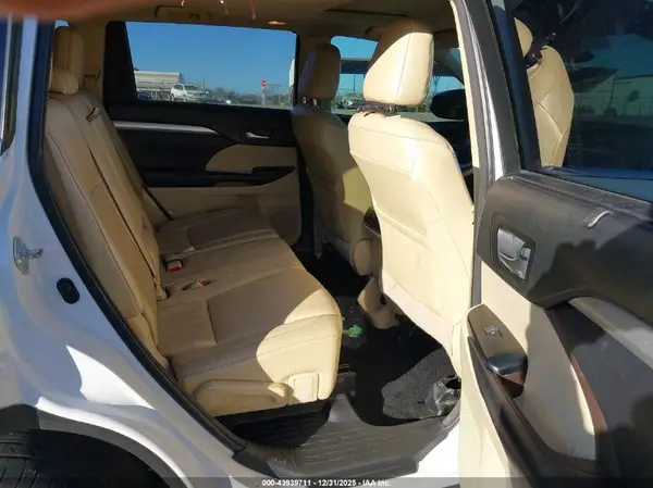 5TDKZRFH1JS542724 2018 TOYOTA HIGHLANDER - Image 8