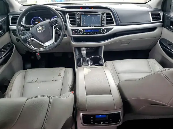 5TDKZRFH1JS543095 2018 TOYOTA HIGHLANDER - Image 8