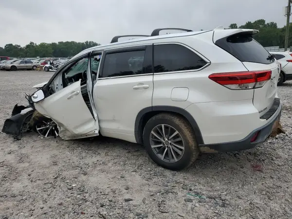 5TDKZRFH1JS543131 2018 TOYOTA HIGHLANDER - Image 2