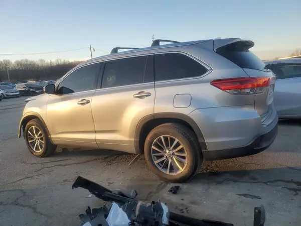 5TDKZRFH1JS544392 2018 TOYOTA HIGHLANDER - Image 2
